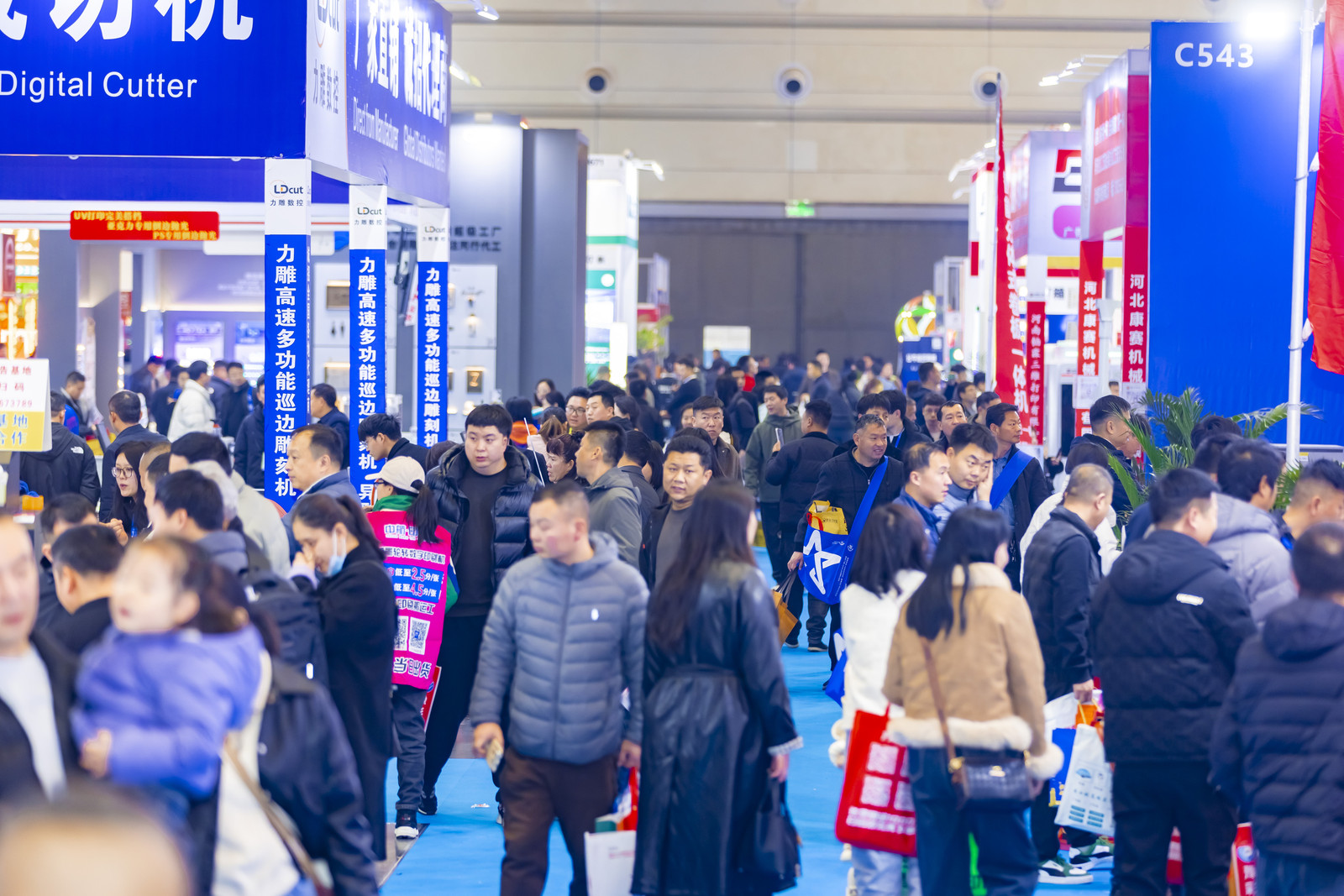 圓滿收官｜2026春季（鄭州）第45屆中原廣告展圓滿收官，以盛會之約繪就行業(yè)藍圖